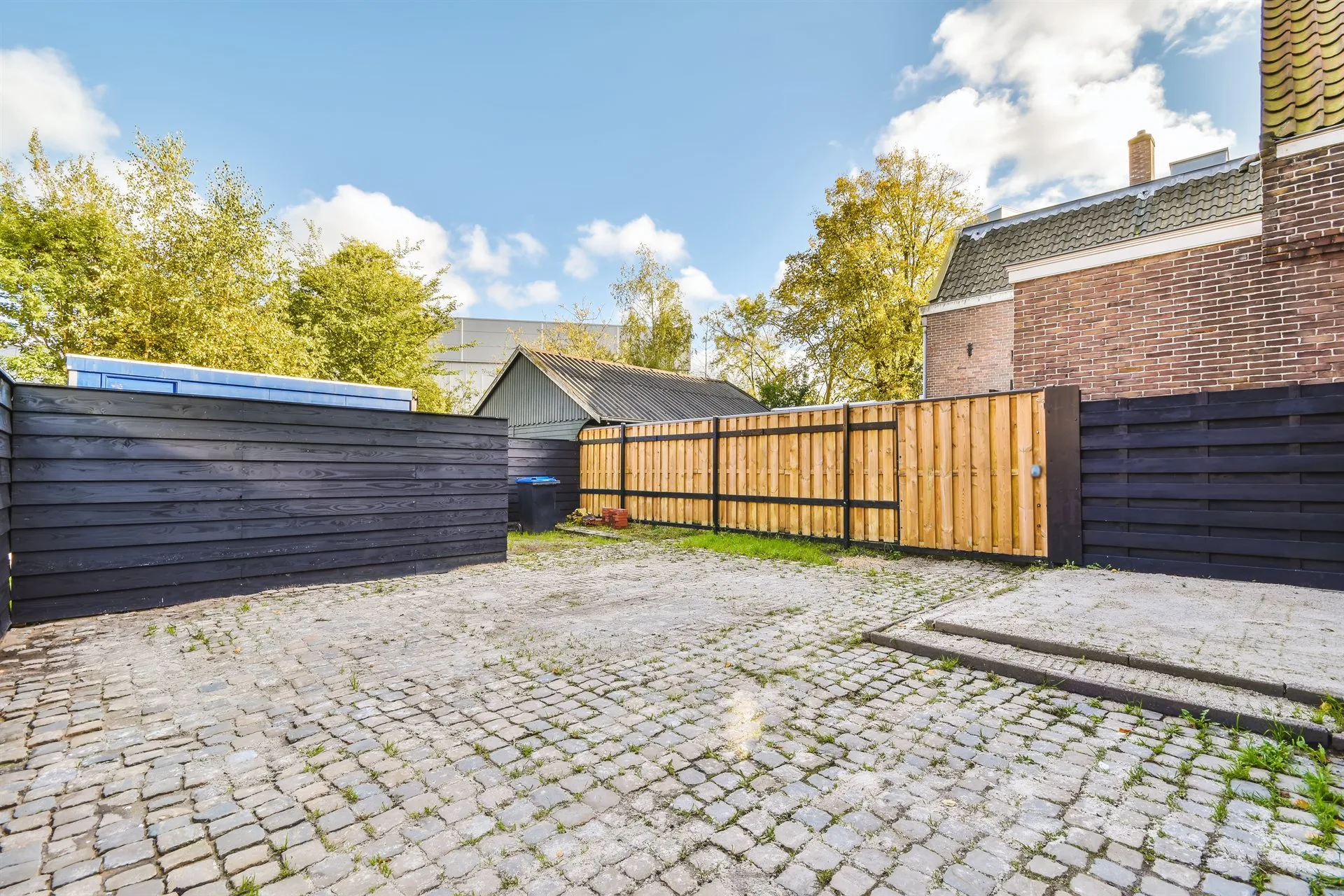 Closeboard Fencing Installation specialists in action