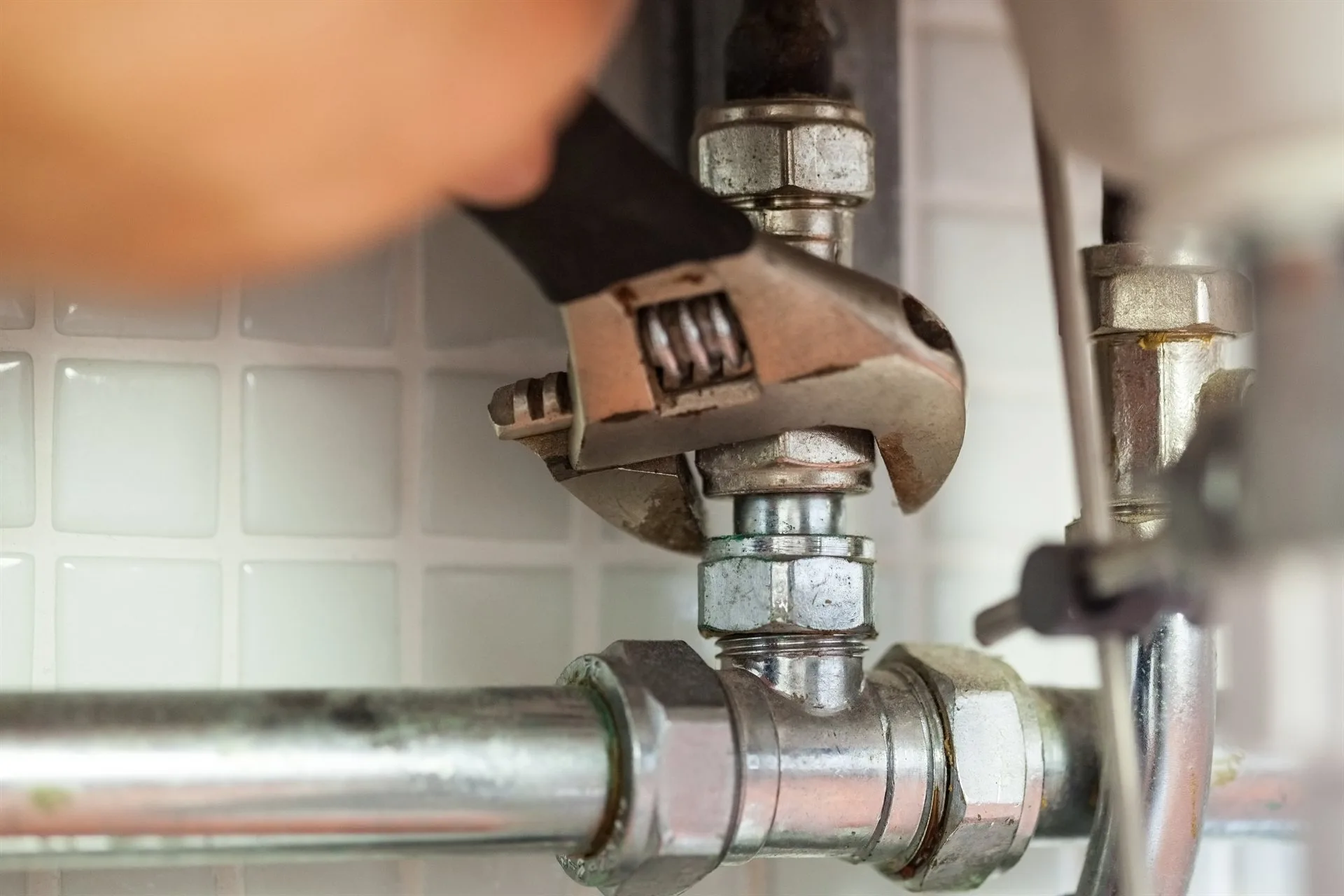 Leaking Pipework Repairs specialists in action